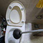 뚫어 뻥으로 변기 뚫는 방법