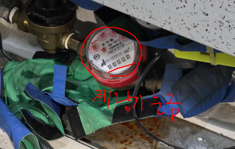 수도 계량기 눈금이 미세하게 돌아감