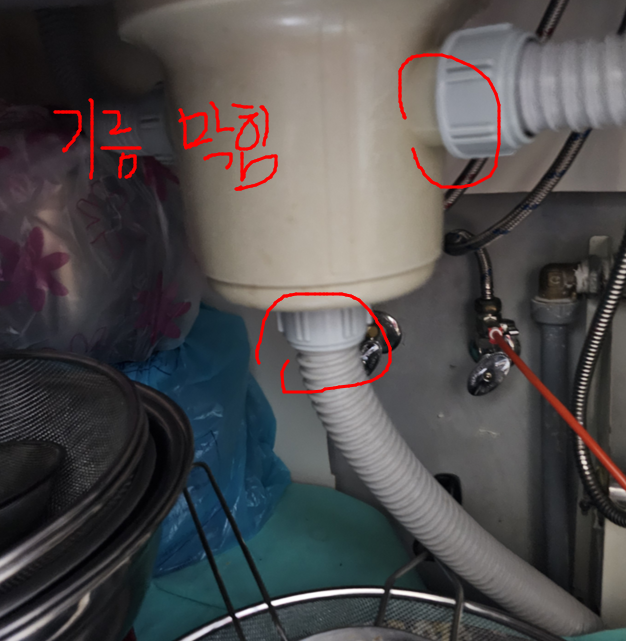 기름을 버리면 무조건 막힙니다