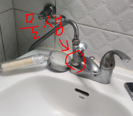 연결부 오래되서 물이 샘